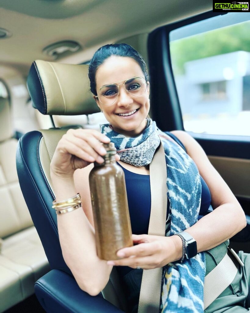 Gul Panag Instagram - In continuation of my participation in the first ever Green Auction, here I am earning another 50 points! My friends @mahindra_auto have partnered with @royalchallengersbangalore to bring you a chance to win a rare , limited edition Royal Challengers Bangalore signed-jersey, for committing towards sustainable actions that help our environment. The more green deeds you commit to, the higher the amount of your bid to win the grand prize. Join us in making sure this Green Auction inspires all the right action from our people, for our planet. Swipe to see how you can earn points . And remember to tag @mahindraxuv400 .