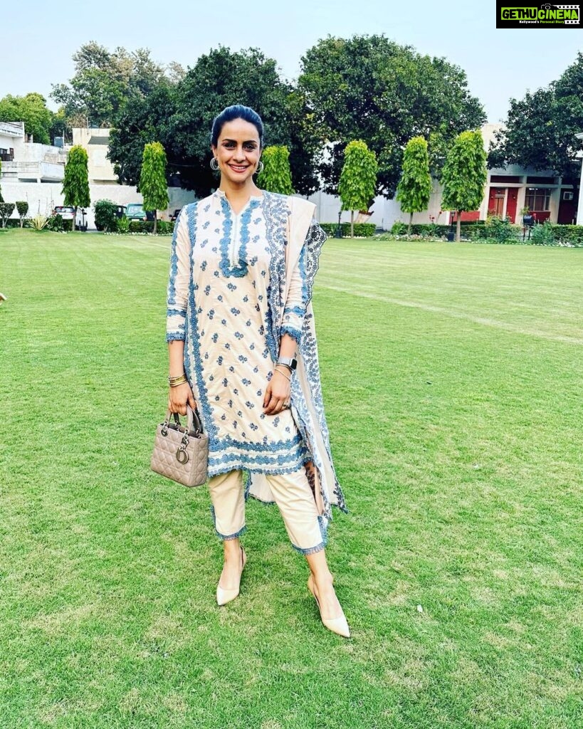 Gul Panag Instagram - This used to be my playground….. literally! It was wonderful to be back in Patiala after such a long time. As someone who went to college in Patiala, to be back here, felt wonderful. And very grown up. Where I’m standing are the sprawling grounds of the YSOI, Yadavindra Service Officers Institute, which back in the day was the Army School. This was bang in the middle of the ghedi route, which would start at Phuara Chawk, take us via Leela Bhawan and continue till 22 No Phatak! Renu, Samy and yours truly, passed this place almost everyday on our two wheelers. Incredible times we had! One Ghedi also featured Samy colliding with a Cow ( they roamed the streets freely back then too) while she looked back at Renu and me after having ‘won’ the race on her LML Vespa 150 . 😂😂 I had the opportunity to be part of a wonderful session where my father’s book was in discussion. More on that in my next post . The session was organised by a city based book club, the Book Lovers Retreat. @bookloversretreat Thank you @keeratkular for making sure I turn out presentable.❤️ Patiala, India