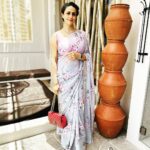 Gul Panag Instagram - Boss ladies come in all shapes, sizes and outfits. Ladies, slay Monday ! No holding back. . . . . Special thanks to @iyer_lakshmi and @shivaanimallik Styled by @vibhutichamria Make up @deepak_pawar03 Hair @asiya.ansari Bag @damilanoitalia Jewels @anaqajewels