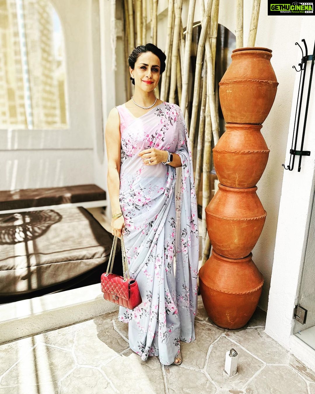Gul Panag Instagram - Boss ladies come in all shapes, sizes and outfits. Ladies, slay Monday ! No holding back. . . . . Special thanks to @iyer_lakshmi and @shivaanimallik Styled by @vibhutichamria Make up @deepak_pawar03 Hair @asiya.ansari Bag @damilanoitalia Jewels @anaqajewels