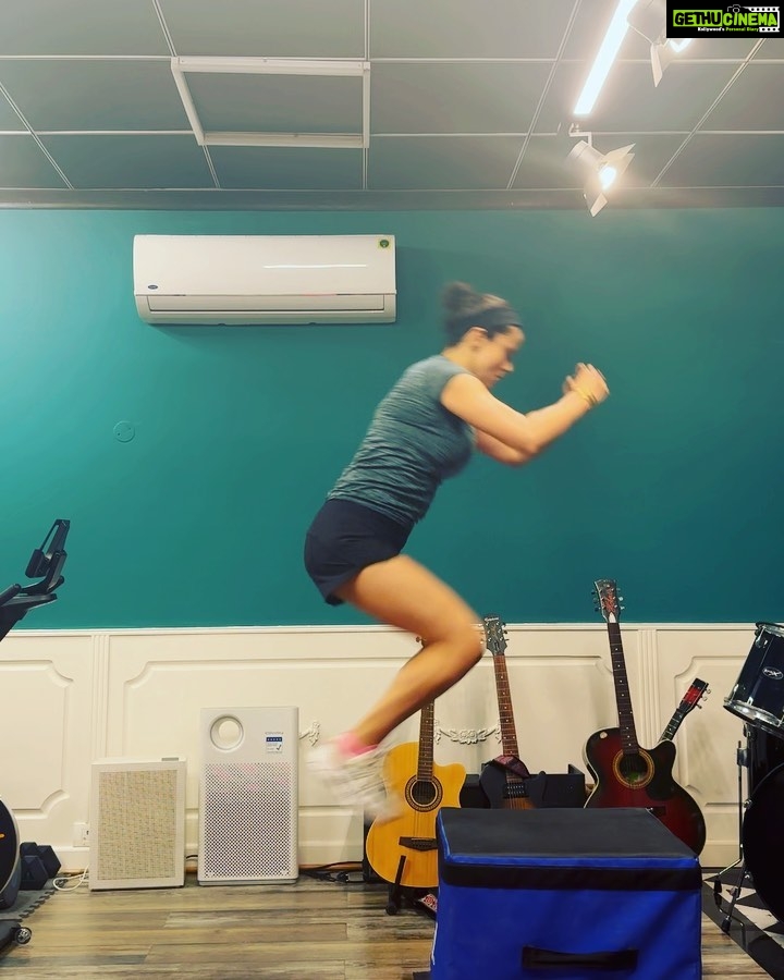 Gul Panag Instagram - Hello Friday! It’s been a good week. Hit all my fitness targets first thing in the morning. Which helped me reinstate and reinforce ‘seizing the day’. A lot better than ‘cease the day’, if you know what I mean. Focusing on Progress not perfection. Being committed to my goals but being flexible I my approach.
