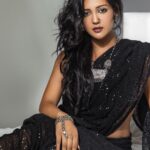 Gulki Joshi Instagram – #rawbeauty @gulki_joshi 
#makeupartist @makeupbyveena.mrs 
#hairstylist @makeovers_by_jaanviofficial 
#fashionstylist @styling.your.soul 
#artistmanagement @soapboxprelations 
.
.
.
.
.
Shot on @canonindia_official 
Lighting equipment @godoxindiaofficial 
#gulkijoshi #madamsir #bollywoodstyle #beautyobsessed #sareelovers #celebrityphotographer #portraitmood #reelitfeelit #reelkarofeelkaro #bollywoodsongs #transitionreels #iamartographer Mumbai, Maharashtra