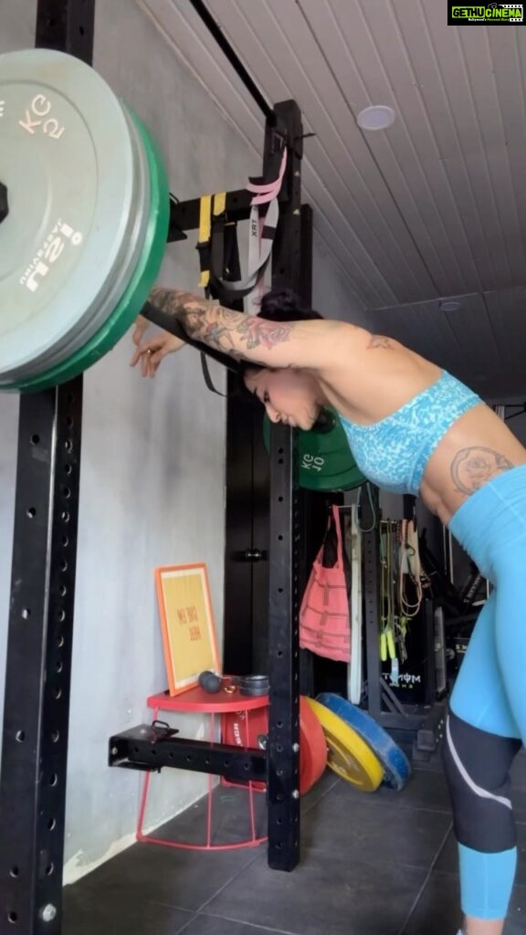 Gurbani Judge Instagram - It’s an exciting day when I get inspired to post a REEL! Lol. Enjoy. #LiftLife #Snippets #Training 🌀☀️🐈 🪴 ☁️🥰🏋🏻‍♂️