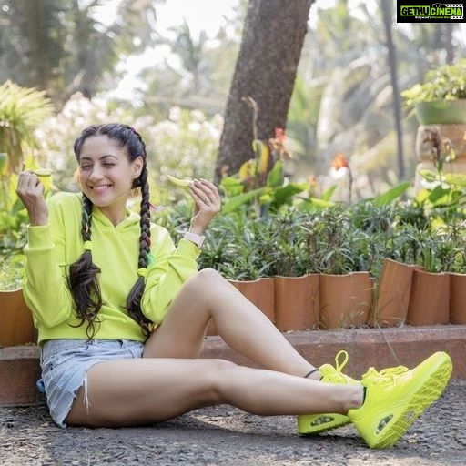 Gurleen Chopra Instagram - When life gives you lemons throw it back and say "I wanted a mango!" 🥭 #instagram #instagood #trending #cute #life #actor #actorslife #bollywood #bollywoodlife #instabollywood #kachikairi #mango #likesforlike #gurleenchopra