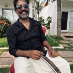 Guru Somasundaram Instagram - கருப்பு வெள்ளை பூக்கள் உண்டா? #namuthukumar