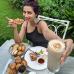 Hamsa Nandini Instagram - Currently starving 😫 . #carbscarbscarbs #tbt🔙📸 #swanstories