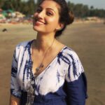 Hamsa Nandini Instagram - Let's keep our eyes lifted high upon the sun, so that we can see the best light in everyone.💛 . #swanstories