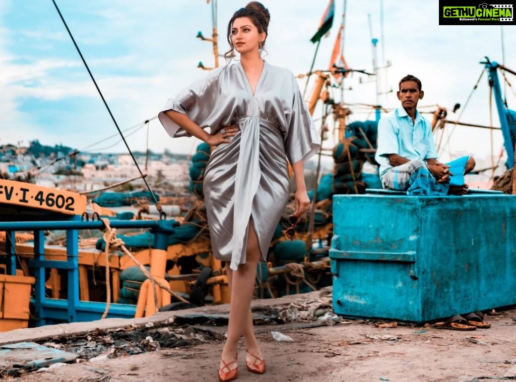 Hamsa Nandini Instagram - Red carpet moment..... at the fishing harbour. 📸 . #indiatravel #vizag #swanstories Vishakhapatnam, Andhra Pradesh, India