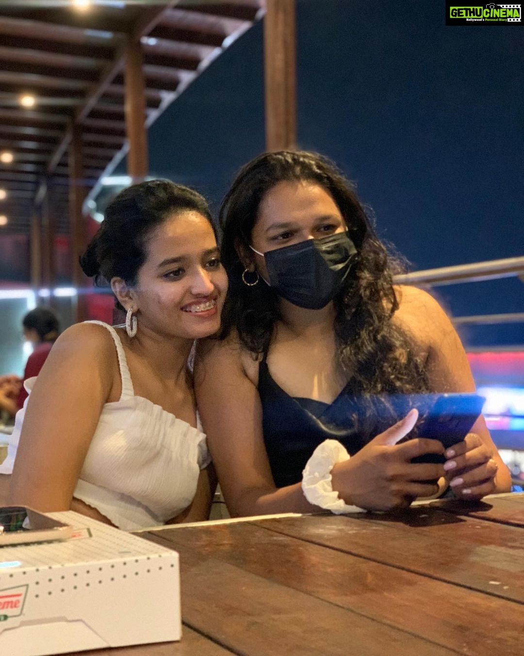 Haniya Nafisa Instagram - Happiest 20 best friend 🥂 to the past 8 years and a forever to come