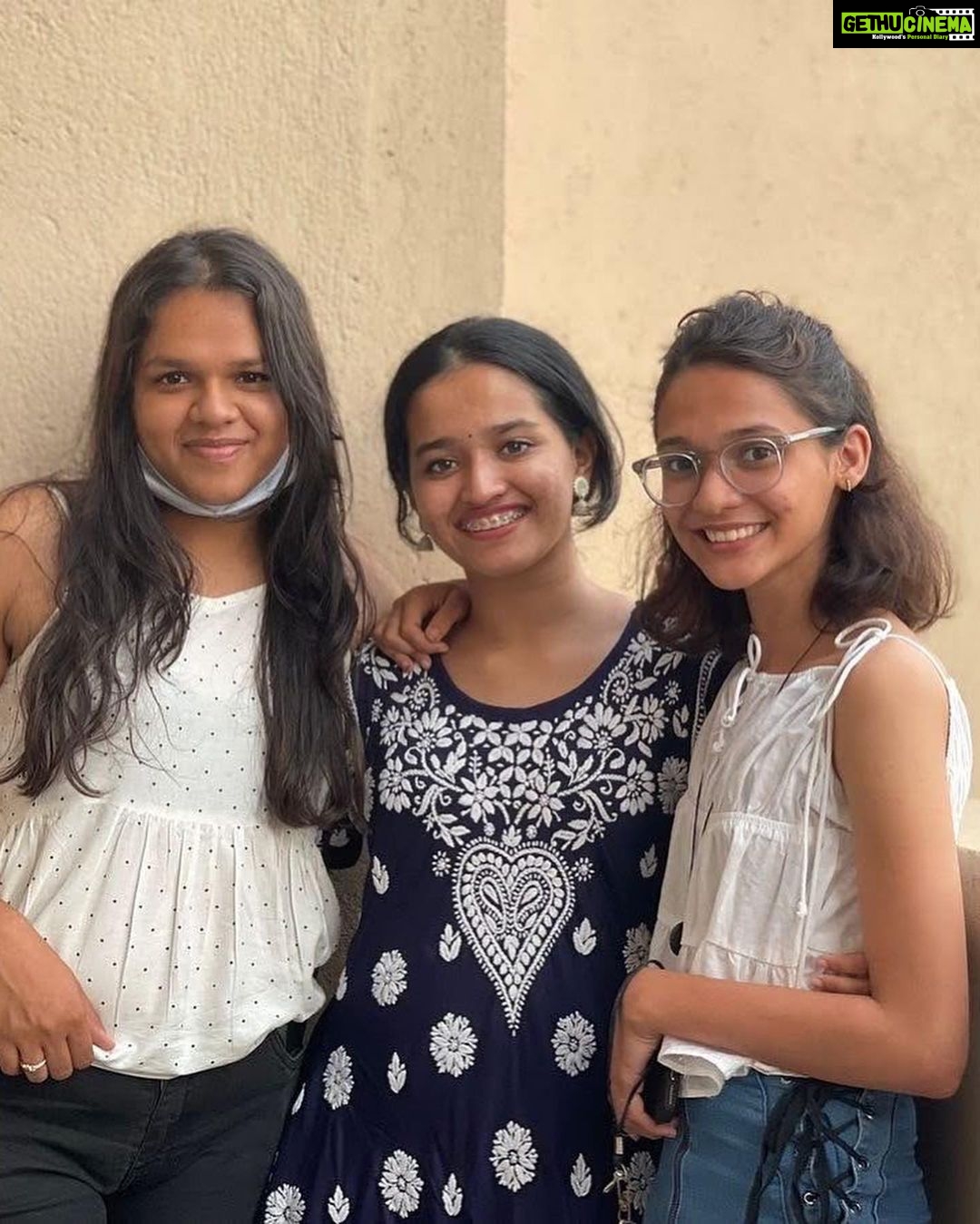 Haniya Nafisa Instagram - Happiest 20 best friend 🥂 to the past 8 years and a forever to come