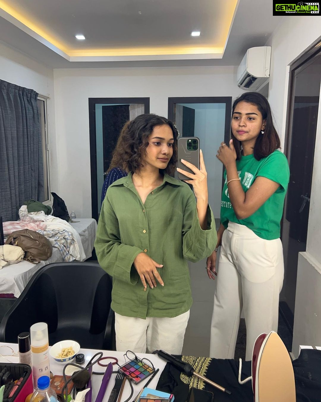 Haniya Nafisa Instagram - Werk is fun💃