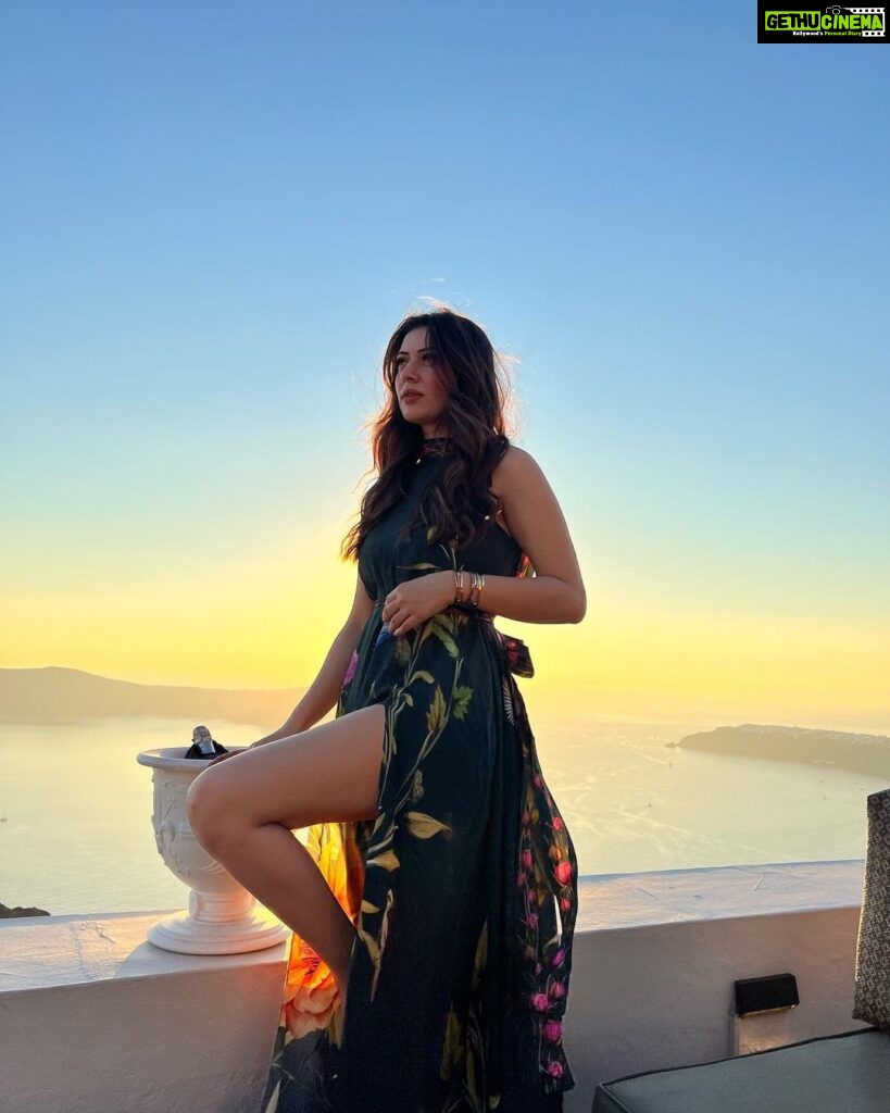 Hansika Motwani Instagram - Sunset state of mind 💛