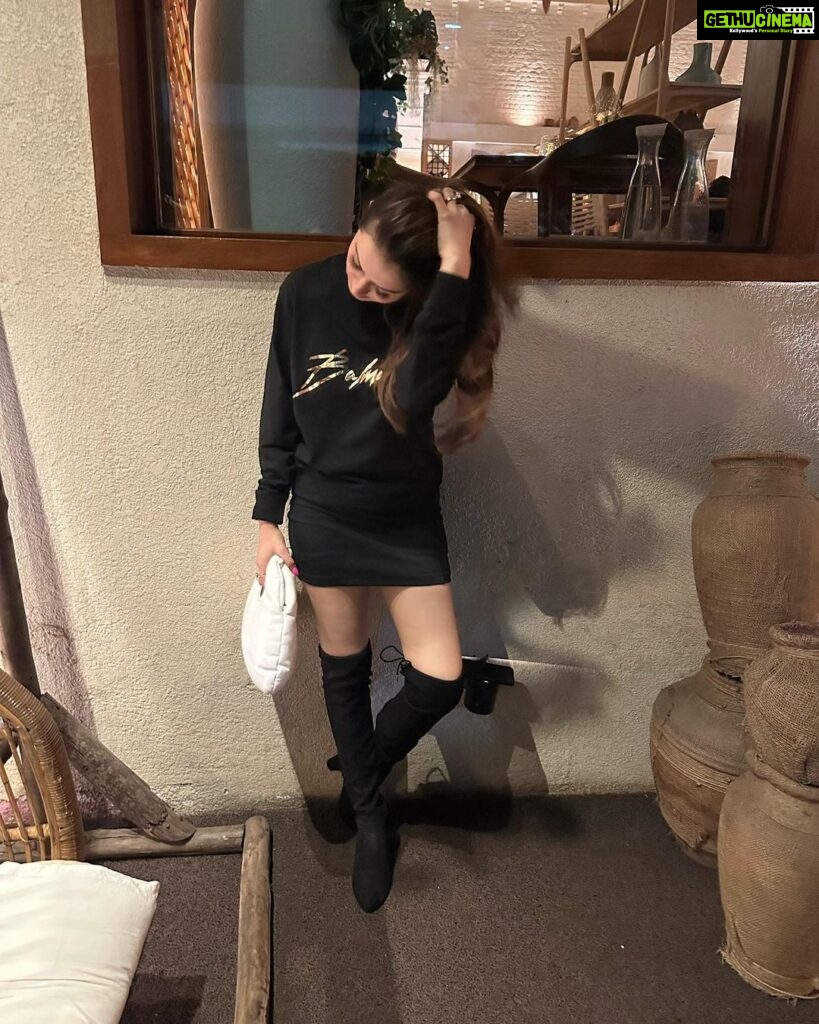 Hansika Motwani Instagram - 🖤