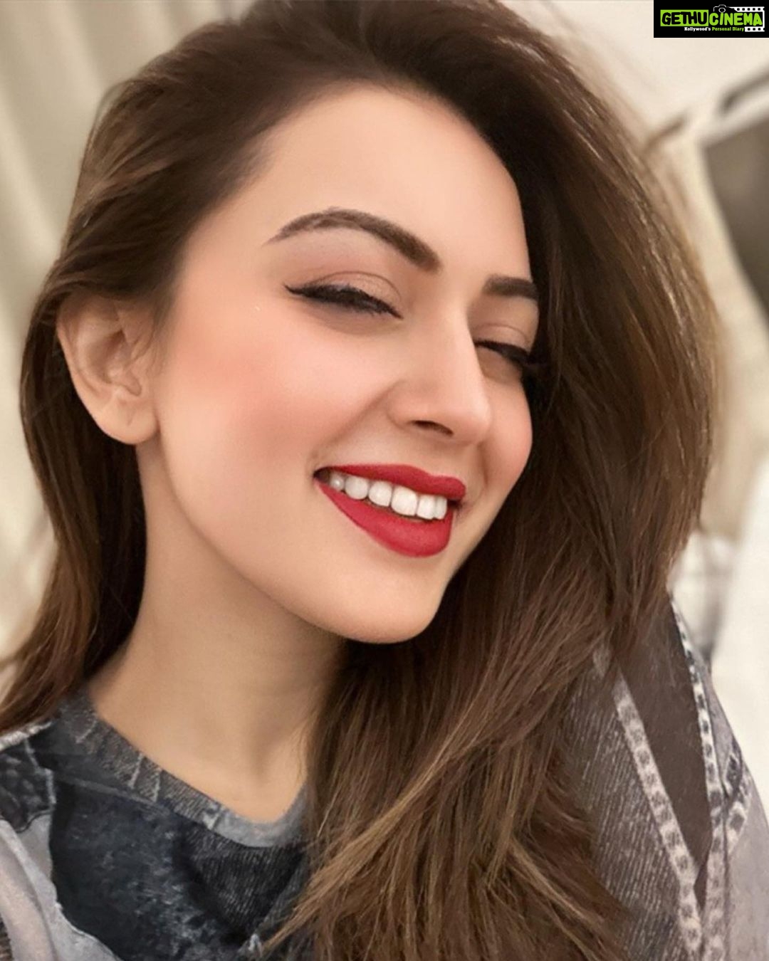 Hansika Motwani Instagram - Chalo we ready for you 2023 . ✨ Prague, Czech Republic