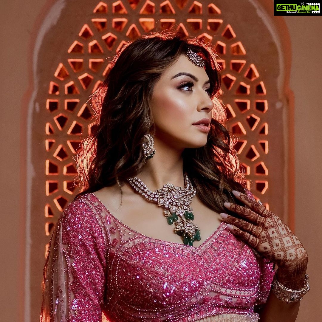 Hansika Motwani - 432K Likes - 💍 ✨💥
•
•
•
Styled by - @mohitrai @aasthasharma @theweddingstyleproject_twsp Assisted by - @dishaalva Outfit - @falgunishanepeacockindia Jewellery- @kishandasjewellery Makeup by - @makeupbyurmikaur @reshmaamerchant
Hair by - @rachelstylesmith
📸 @cupcakeproductions13