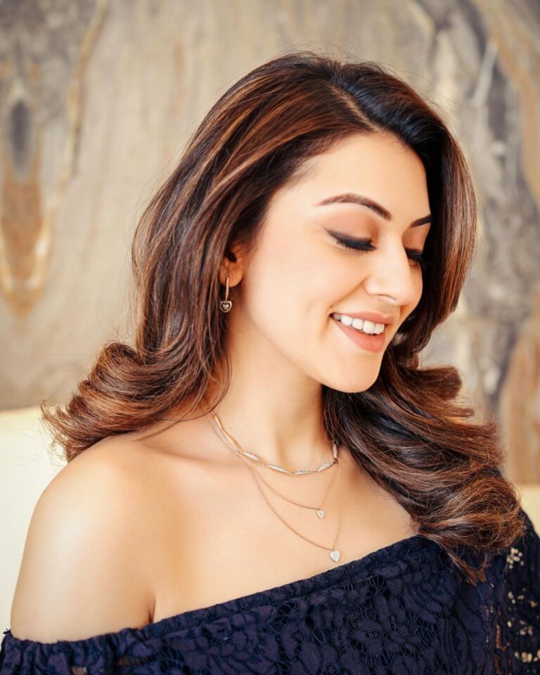 Hansika Motwani Instagram - V- Day Date Night Ready❤️....swipe Right to see me Smile. Outfit - @asos Necklace and Earings by @orrajewellery Footwear - @loubitonworld Blessed 🧿 in Love It's Valentines Week!! ❤️❤️ #Vday #SparkleOfLove #Love #earings #necklace #Diamonds #Valentine #trending #GRWM #BeMyValentine