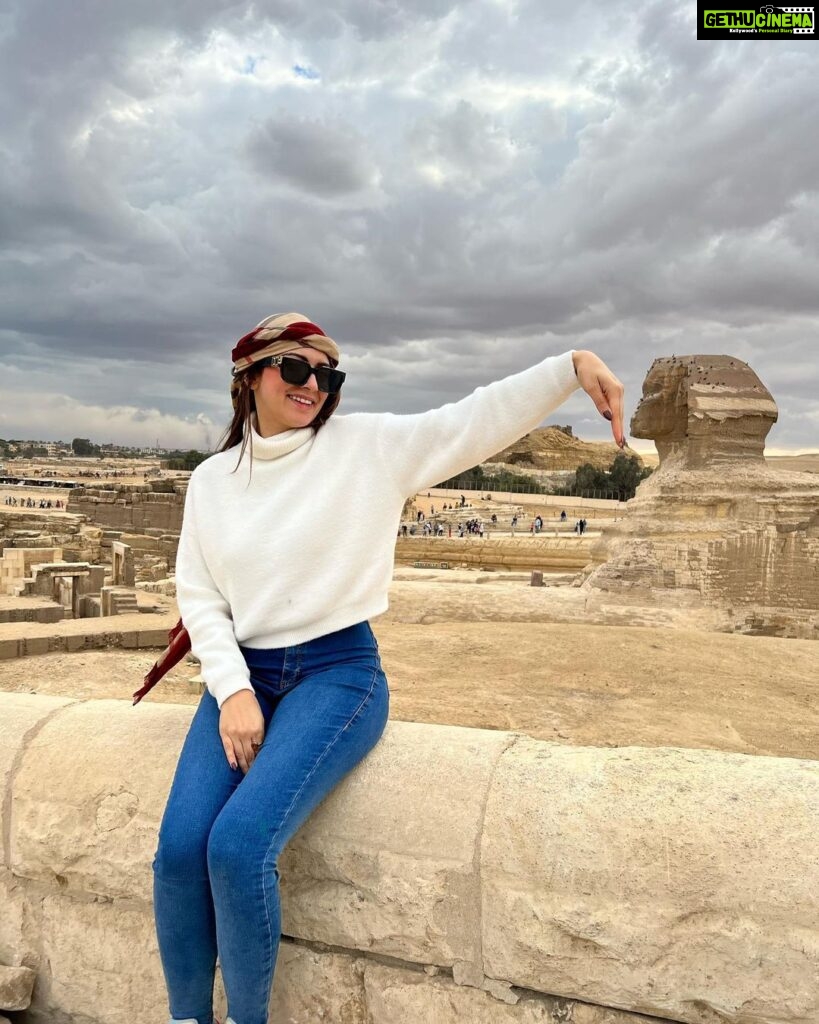 Hansika Motwani Instagram - Standing tall, like the pyramids 🇪🇬 Pyramids Giza, Egypt