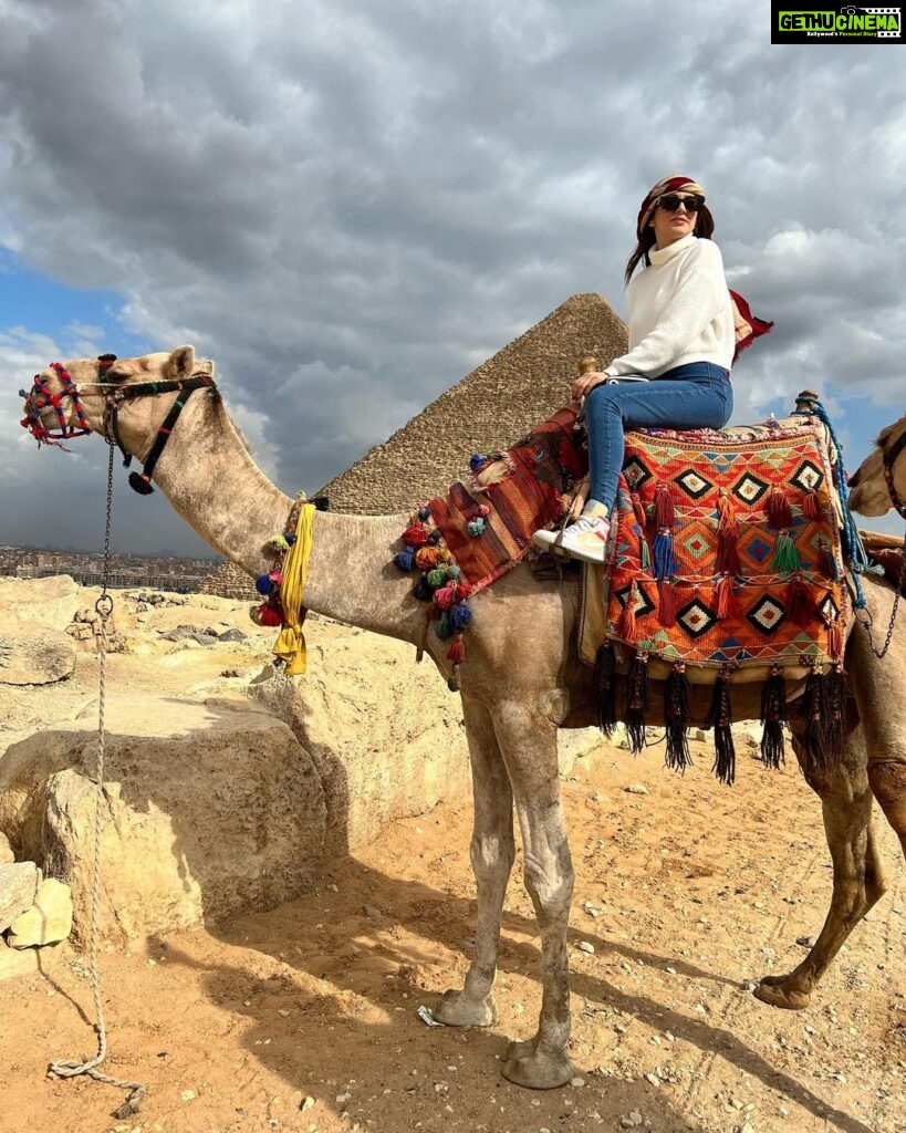 Hansika Motwani Instagram - Standing tall, like the pyramids 🇪🇬 Pyramids Giza, Egypt