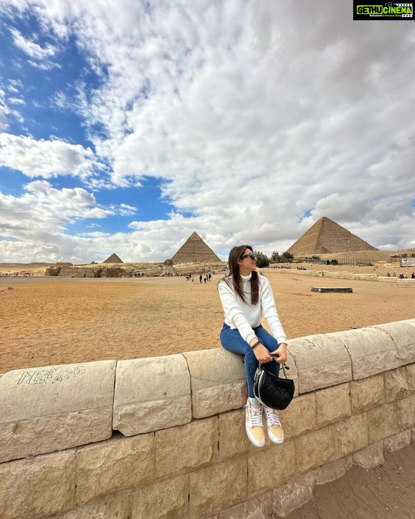 Hansika Motwani Instagram - Standing tall, like the pyramids 🇪🇬 Pyramids Giza, Egypt