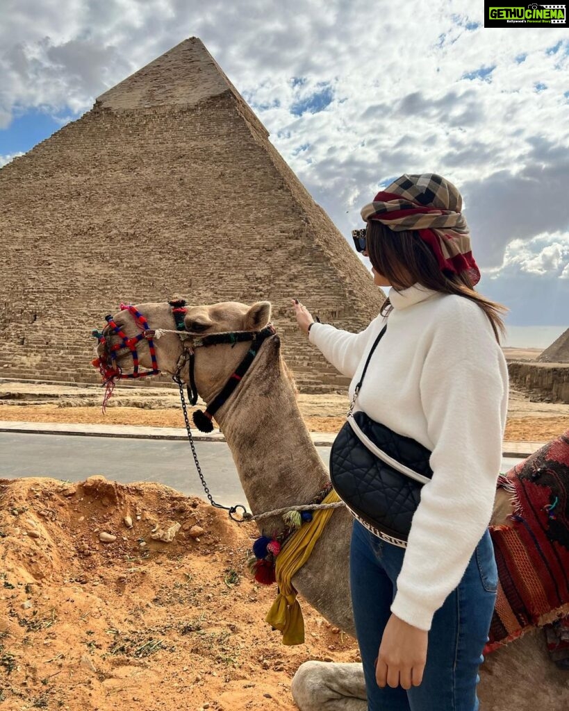 Hansika Motwani Instagram - Standing tall, like the pyramids 🇪🇬 Pyramids Giza, Egypt