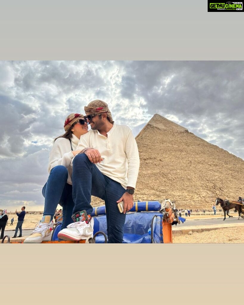 Hansika Motwani Instagram - Standing tall, like the pyramids 🇪🇬 Pyramids Giza, Egypt
