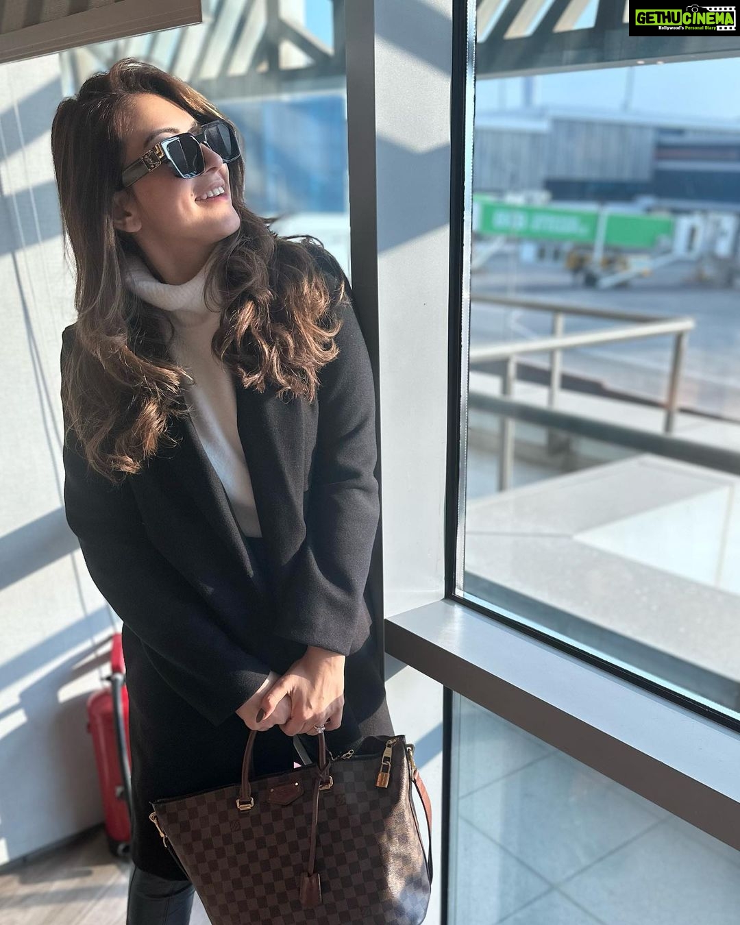 Hansika Motwani Instagram - When u have some transit time *click * click* 📸