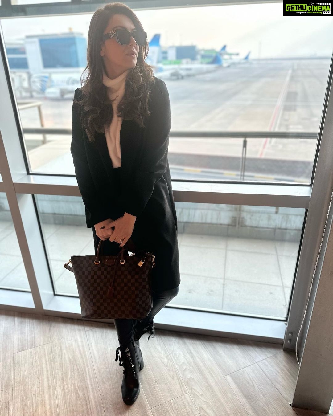 Hansika Motwani Instagram - When u have some transit time *click * click* 📸