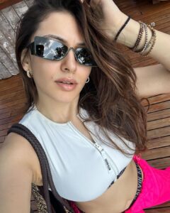 Hansika Motwani Instagram - But first, let me take a selfie 🤳