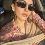 Hansika Motwani Instagram - Golden hour ☀️