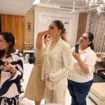 Hansika Motwani Instagram - 💄 🪞👱🏻‍♀️