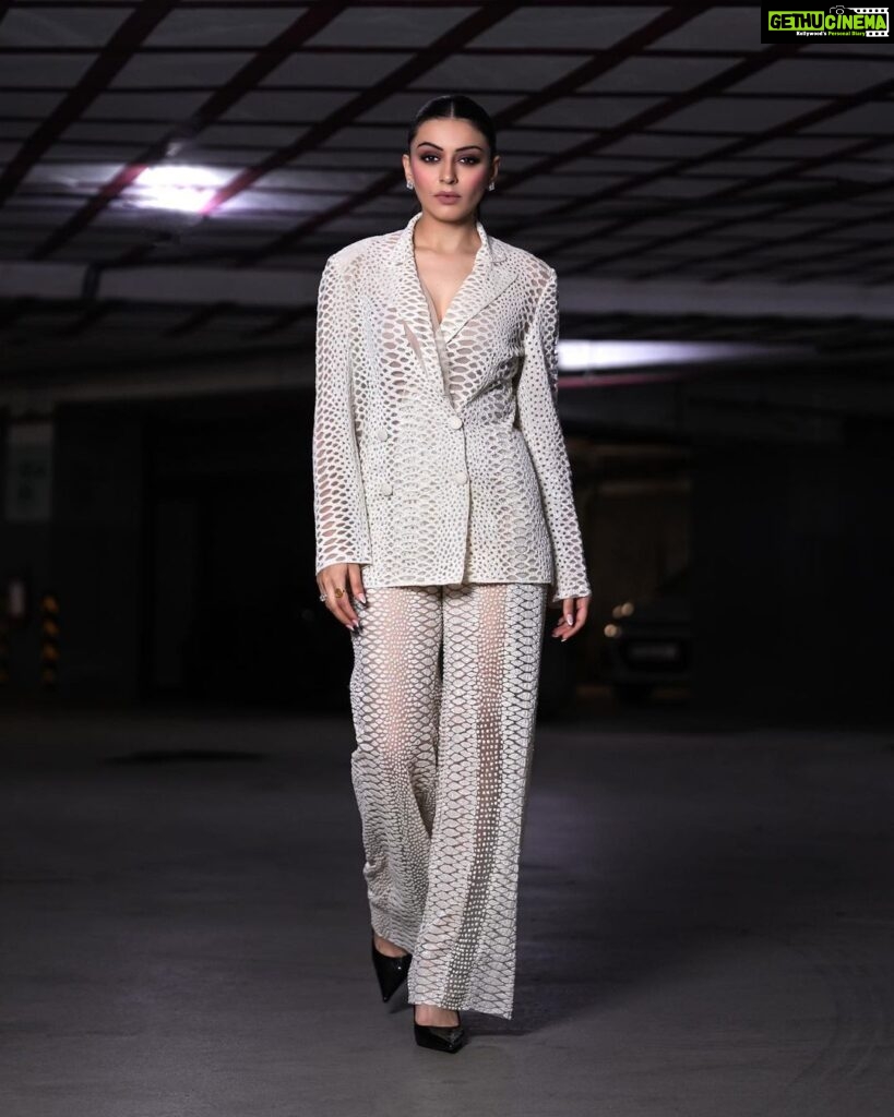 Hansika Motwani Instagram - GQ Ready ✨ • Suit @manishii_official Jewellery @hybajewels Styling @shreejarajgopal Makeup @makeupbyurmikaur Hair @shreyamakeupandhair Photographer @rk.filmz