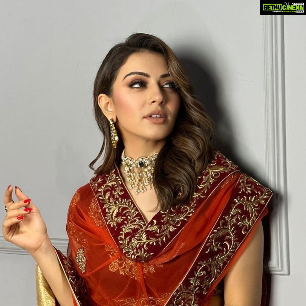 Hansika Motwani Instagram - Flaunting my right profile 😉