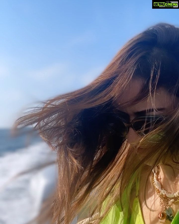 Hansika Motwani Instagram - Blue skies, denim shorts, and some salty hair🌊