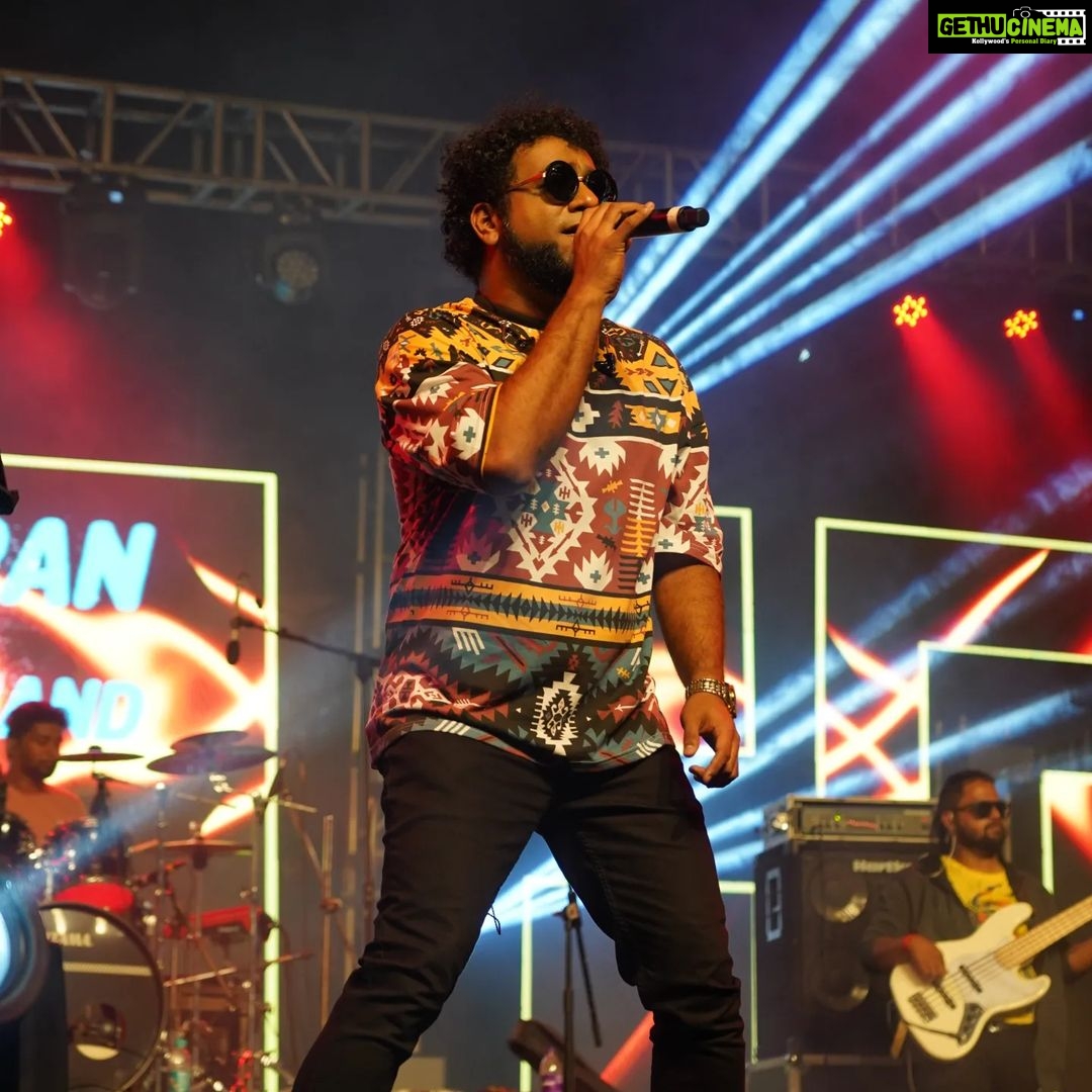 Haricharan Instagram - The melody flows on stage. @haricharanmusic feat @bennetandtheband performing for @petrichor.iitpkd IIT Palakkad. @haricharanmusic @bennetandtheband @petrichor.iitpkd @campussevents @fortunebucketlive #haricharan #music #band #event #live #concert #fortunebucket #artist #artistmanagement #artistbooking