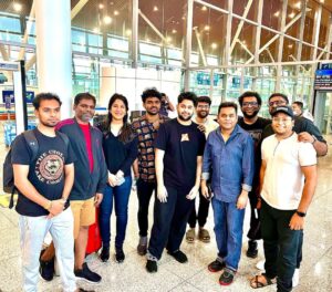 Haricharan Instagram - Happy faces! the morning after. Thank you Malaysia ! ❤️ last night was just Magical. 

Congrats to everyone at @dmy88_ @dmycreation @btosproductions  for making last night the Most attended tamil concert in Malaysia.

#Arrahman #haricharan #secretofsuccess