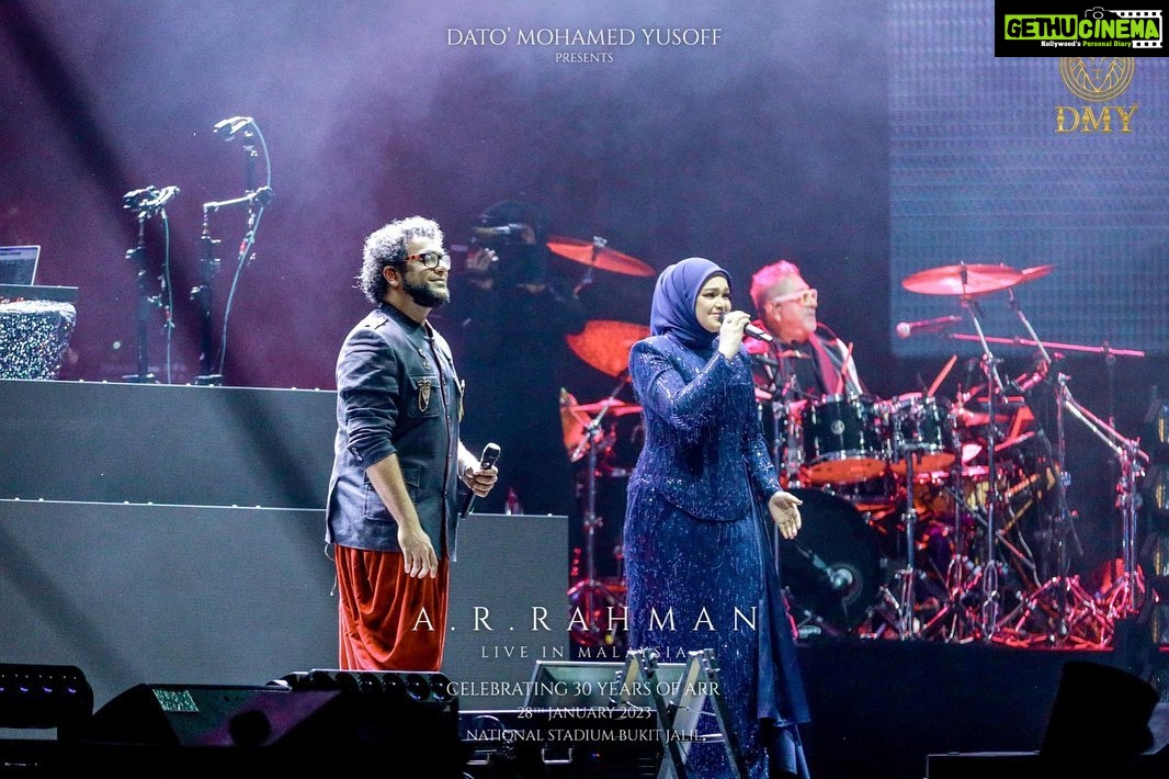 Haricharan Instagram - ๐ฒ๐พ๐ถ @haricharanmusic ๐.๐ฅ.๐ฅ๐๐๐ ๐๐ก ๐๐๐ฉ๐ ๐๐ก ๐ ๐๐๐๐ฌ๐ฆ๐๐ ๐ฎ๐ฌ๐ฎ๐ฏ ๐ฆ๐๐๐ฅ๐๐ง ๐ข๐ ๐ฆ๐จ๐๐๐๐ฆ๐ฆ @arrahman @dmy88_ @f.rahman88 #ARRforDMY #ARRLiveInMalaysia #DMY #DMYConcert