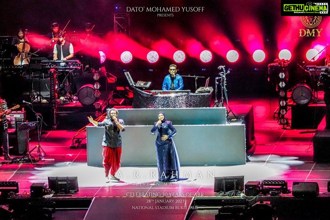 Haricharan Instagram - ๐ฒ๐พ๐ถ @haricharanmusic ๐.๐ฅ.๐ฅ๐๐๐ ๐๐ก ๐๐๐ฉ๐ ๐๐ก ๐ ๐๐๐๐ฌ๐ฆ๐๐ ๐ฎ๐ฌ๐ฎ๐ฏ ๐ฆ๐๐๐ฅ๐๐ง ๐ข๐ ๐ฆ๐จ๐๐๐๐ฆ๐ฆ @arrahman @dmy88_ @f.rahman88 #ARRforDMY #ARRLiveInMalaysia #DMY #DMYConcert