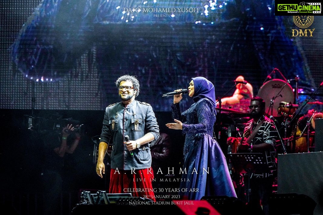 Haricharan Instagram - ๐ฒ๐พ๐ถ @haricharanmusic ๐.๐ฅ.๐ฅ๐๐๐ ๐๐ก ๐๐๐ฉ๐ ๐๐ก ๐ ๐๐๐๐ฌ๐ฆ๐๐ ๐ฎ๐ฌ๐ฎ๐ฏ ๐ฆ๐๐๐ฅ๐๐ง ๐ข๐ ๐ฆ๐จ๐๐๐๐ฆ๐ฆ @arrahman @dmy88_ @f.rahman88 #ARRforDMY #ARRLiveInMalaysia #DMY #DMYConcert