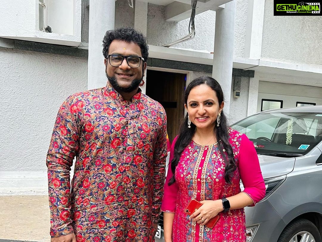 Haricharan Instagram - Attended the 25th Show of the Super Successful Dance Production #SrinivaasaKalyaaNam last night at the Music Academy, Chennai. I have been part of the Beautiful soundtrack for the same which has been composed by the Great Embar Kannan sir @embarkannan featuring some amazing singers and Musicians too. So honoured to have been part of this production by @sridevinrithyalaya @sheelaunnikrishnan and her beautiful team of artists and dancers. Simple and effective production emphasizing the storyline aided by Kannan sir’s divine Music. Was so excited to Dub my voice for the Protagonist Srinivasan himself beautifully Portrayed by bhairavi @misbeehaves98 Sat down for a concert after so long and absolutely loved it. The Music Academy