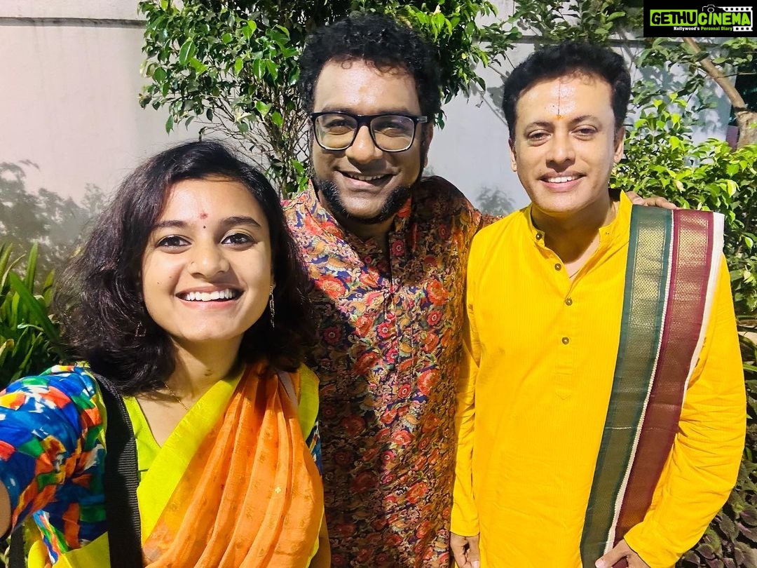 Haricharan Instagram - Attended the 25th Show of the Super Successful Dance Production #SrinivaasaKalyaaNam last night at the Music Academy, Chennai. I have been part of the Beautiful soundtrack for the same which has been composed by the Great Embar Kannan sir @embarkannan featuring some amazing singers and Musicians too. So honoured to have been part of this production by @sridevinrithyalaya @sheelaunnikrishnan and her beautiful team of artists and dancers. Simple and effective production emphasizing the storyline aided by Kannan sir’s divine Music. Was so excited to Dub my voice for the Protagonist Srinivasan himself beautifully Portrayed by bhairavi @misbeehaves98 Sat down for a concert after so long and absolutely loved it. The Music Academy