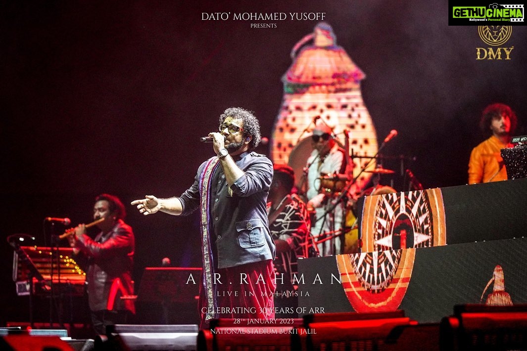 Haricharan Instagram - ๐ฒ๐พ๐ถ @haricharanmusic ๐.๐ฅ.๐ฅ๐๐๐ ๐๐ก ๐๐๐ฉ๐ ๐๐ก ๐ ๐๐๐๐ฌ๐ฆ๐๐ ๐ฎ๐ฌ๐ฎ๐ฏ ๐ฆ๐๐๐ฅ๐๐ง ๐ข๐ ๐ฆ๐จ๐๐๐๐ฆ๐ฆ @arrahman @dmy88_ @f.rahman88 #ARRforDMY #ARRLiveInMalaysia #DMY #DMYConcert