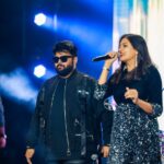 Harika Narayan Instagram - Rehearsals session from the most memorable SSThaman Sir's #alaamerikapurramullo 2022 tour along with the legendary musicians and amazing team 🙌❤️🧿✨️ . . . . #singer #musicianlife #travel #musictour #love #rehearsal #grateful