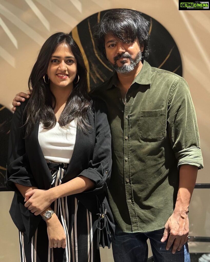 Harika Narayan Instagram - With one and only THALAPATHY🔥🤩❤ . . . #allaboutlastnight #varisusuccessmeet #thalapthyvijay