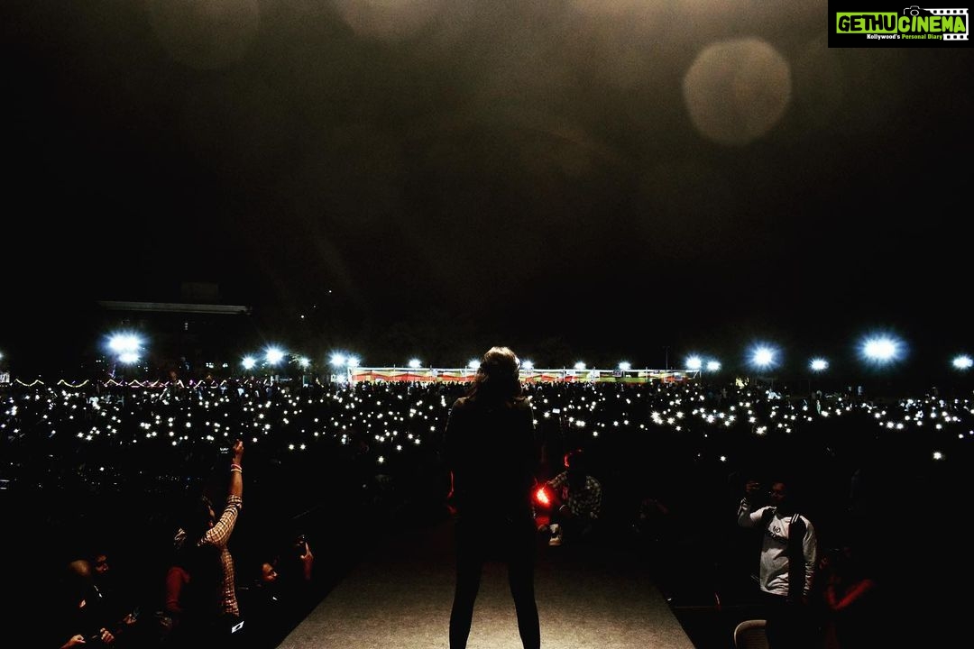 Harika Narayan Instagram - All the shine of a thousand spotlights, All the stars we steal from the night sky, Will never be enough, never be enough for me✨🎤🎶❤️ . . . #live #concert #performer #highonlife #livinginthemoment