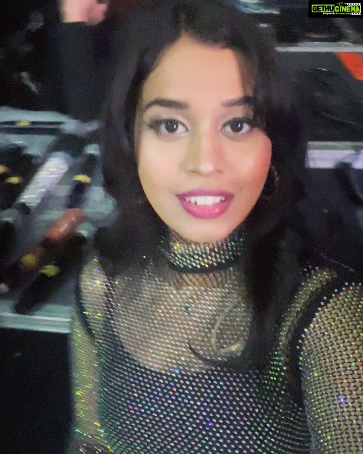 Haripriya Instagram - 🧿✨Thank you germany 💖🇩🇪 for the love! Pc: @priyankank #highonu1 #europetour #yuvan #concertdiaries #haripriyasinger #haripriya #explore Oberhausen, Germany