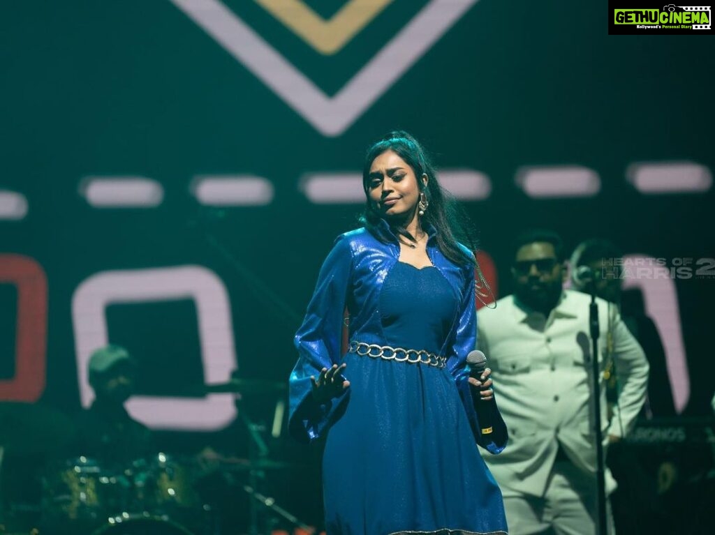 Haripriya Instagram - Pictures from hearts of harris concert ! 🧿✨ thank you @dhivager 😇 . . . . . #Haripriya #haripriyasinger #heartsofharris #harrisjayaraj #concertdiaries #onstage #happyplace