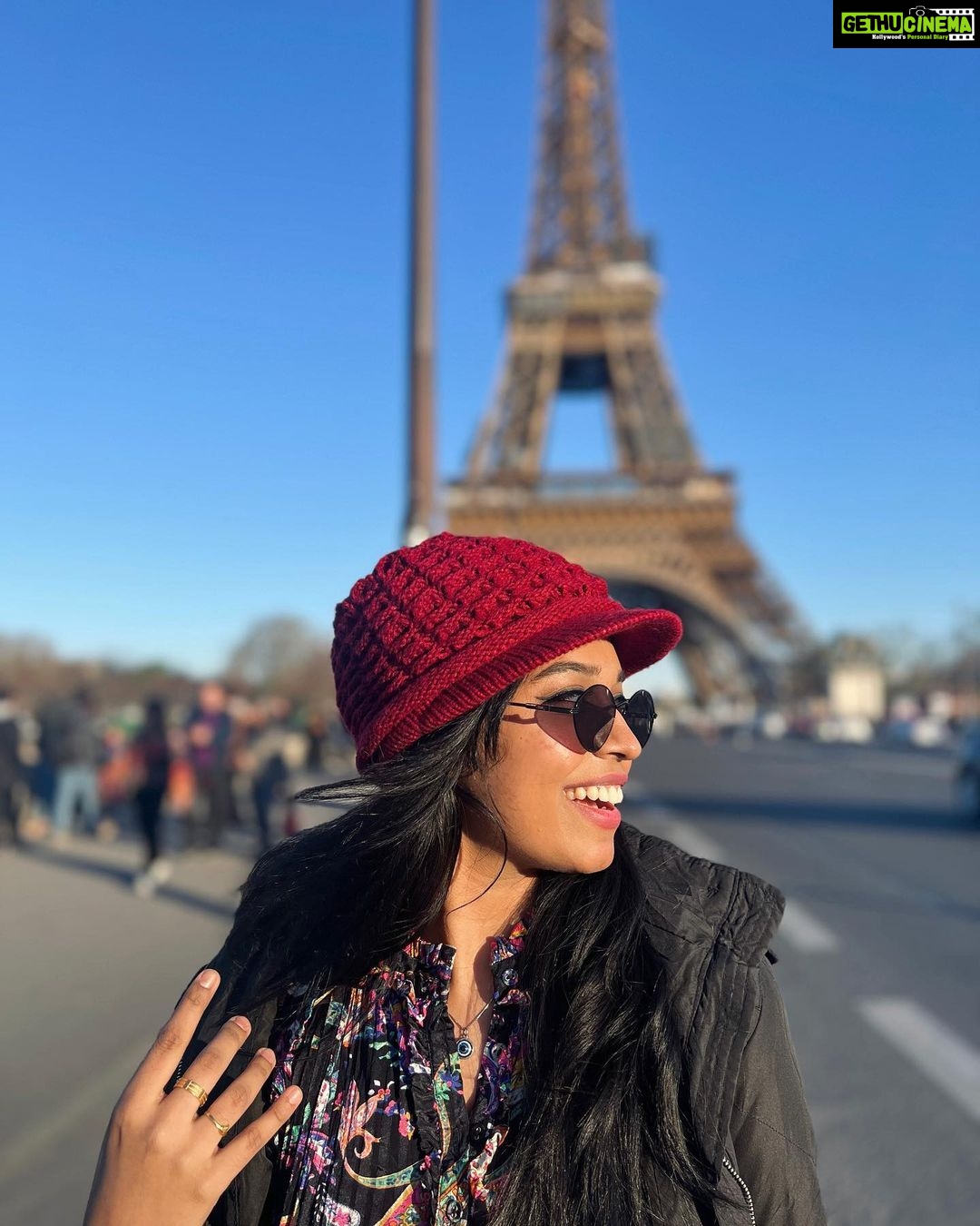 Haripriya Instagram - #Paris #cityoflove 💖 . . . . . #haripriya #haripriyasinger #travel #eiffeltower Paris, France
