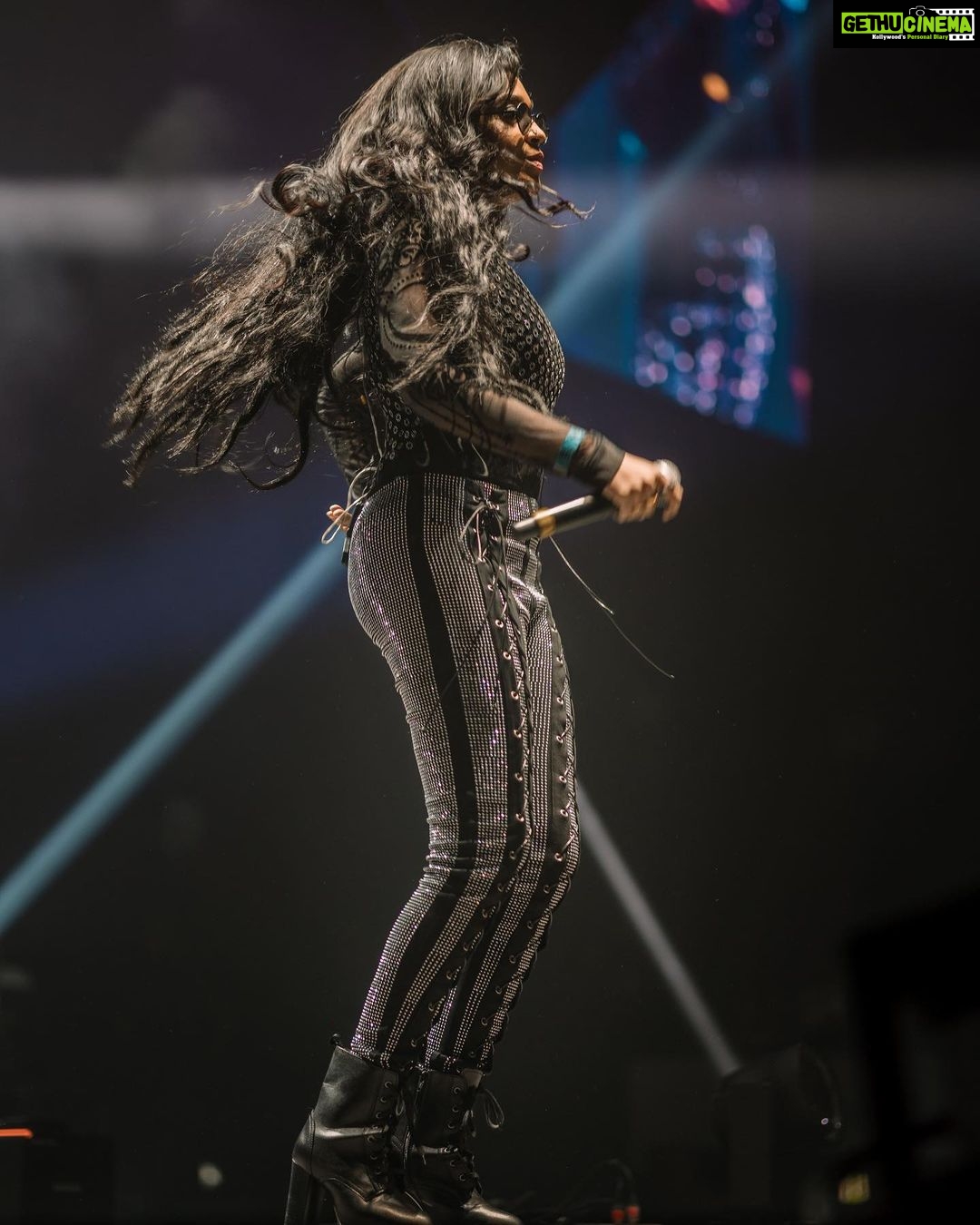 Haripriya Instagram - 🧿✨High on music 🎼🎵 Pics by @photonimage_by_daran Styled by myself . . . . . #haripriyasinger #haripriya #concertdiaries #live #music #onstage #performer #london #explore #peace London, United Kingdom