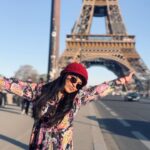 Haripriya Instagram - Hello from paris 💚✨ . . . #cityoflove #haripriyasinger #haripriya #paris #travel #love #peace