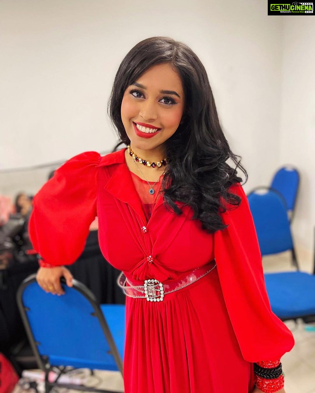 Haripriya Instagram - Hearts of harris 1.0 Dress by @zob.ha ❤️ Dress code by harris sir 🤍 . . . . . . #haripriya #haripriyasinger #heartsofharris #malaysia #paintingthetownred #instafashion Kuala Lumpur, Malaysia